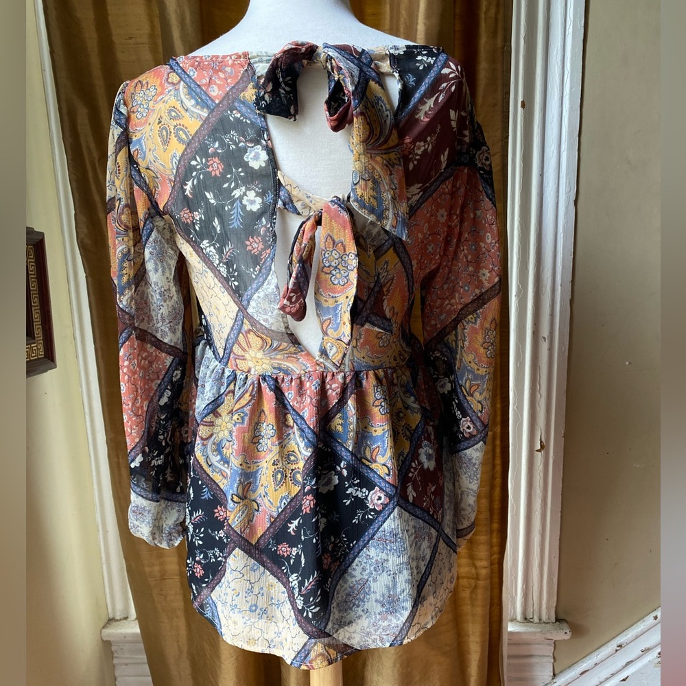 flowy patterned blouse ‼️ - Picture 6 of 6